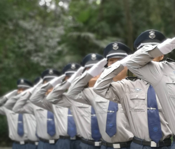 銀行安保體系通常涵蓋物理防護(hù)、人員管理、技術(shù)防控、應(yīng)急處置