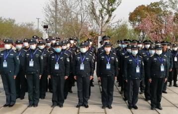 千萬不要小瞧保安?。。。。。?>
                                </a>
                            </div>
                            <div   id=